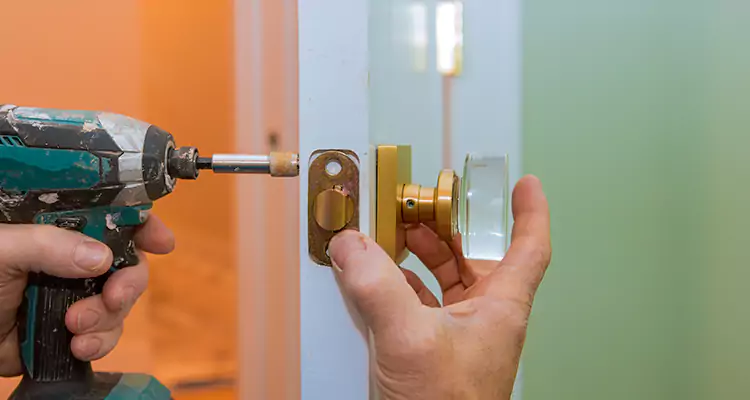 Broken Door Knob Fix in Palm Valley, FL